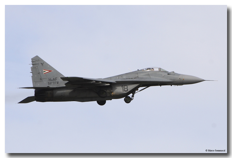 http://www.fotodigimarco.eu/Varie/MIG-29-18TO_tris.jpg